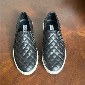 Steve Madden women’s black ECENTRCQ  Slip Ons /loafers Size 8M. Great Condition